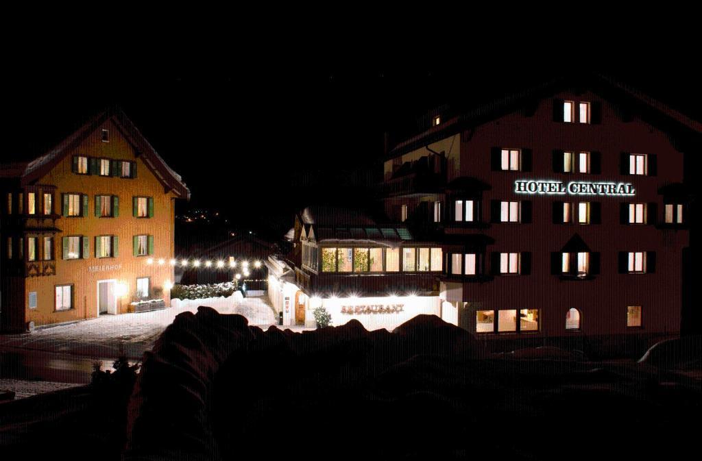 Hotel Central Obersaxen Exteriör bild